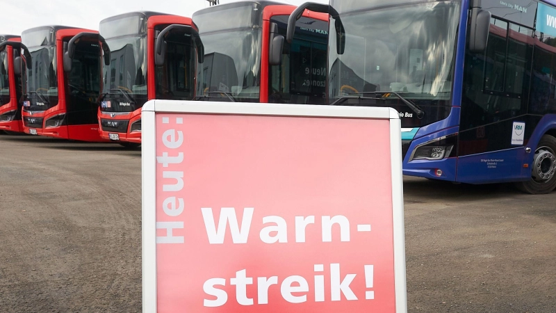 In 13 bayerischen Städten wird am Freitag und samstag der öffentliche Nahverkehr bestreikt. (Symbolbild: Thomas Frey/dpa)
