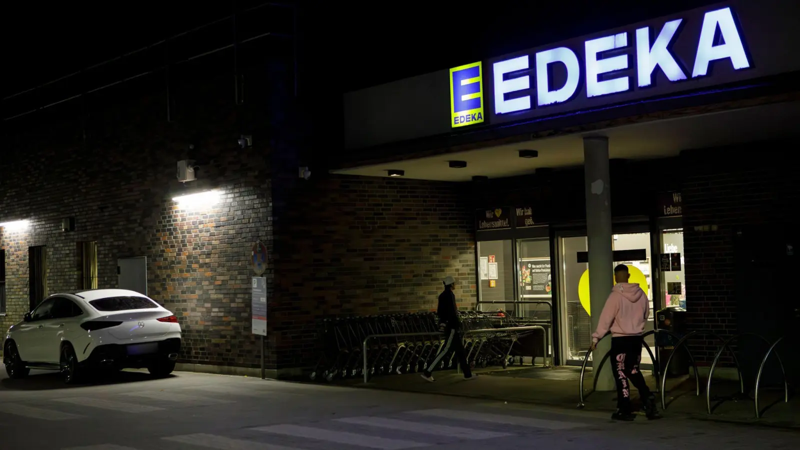 Edeka ist größter Lebensmittelhändler in Deutschland. (Foto: Julius-Christian Schreiner/dpa)