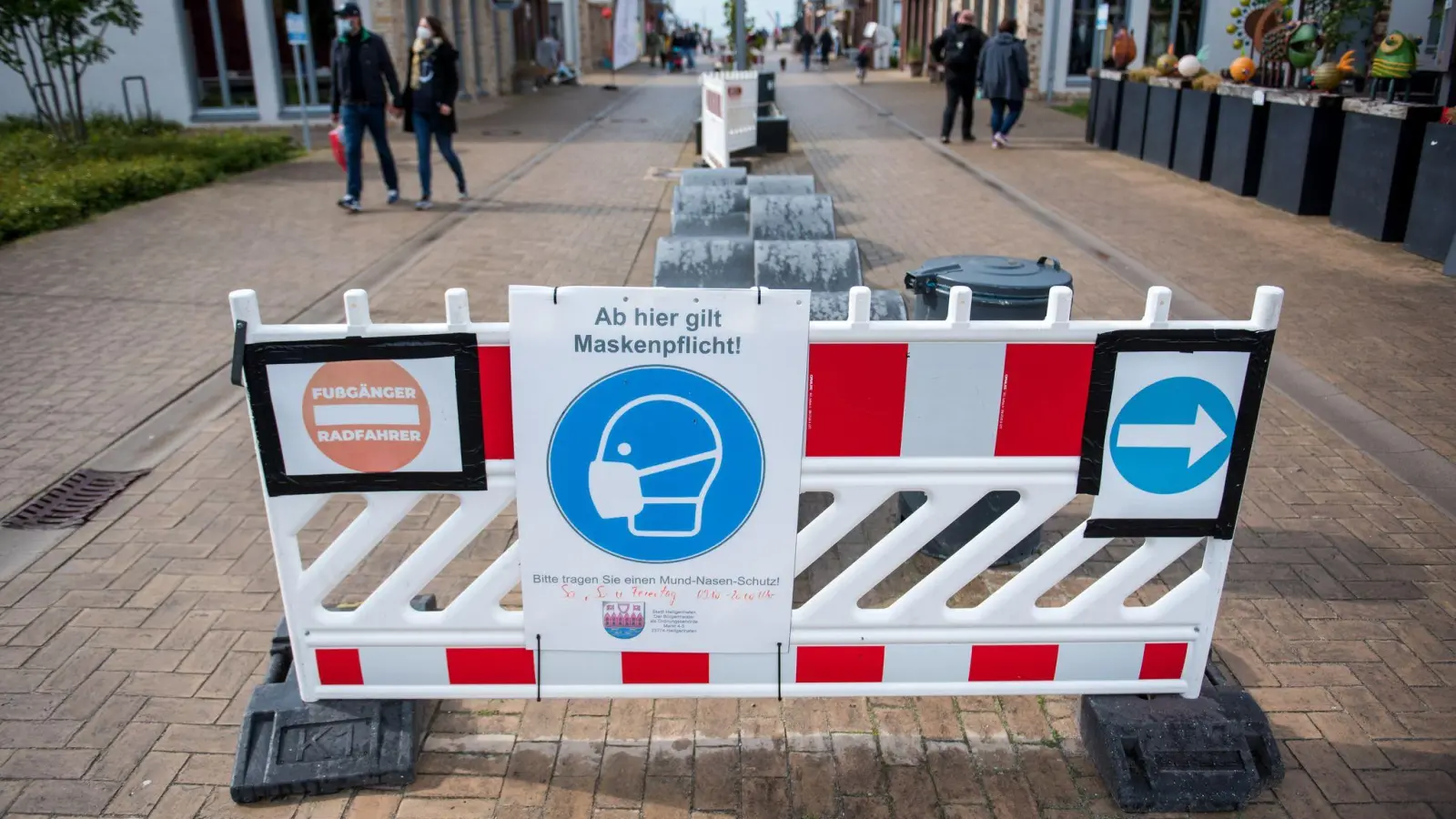 Waren die Corona-Schutzmaßnahmen damals angemessen? (Foto: Daniel Bockwoldt/dpa)