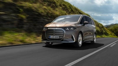 Futuristisch: Der elektrische Mercedes-Benz VLE fährt zudem mit reichlich Bling-Bing vor. (Foto: Henri Bubeck/Mercedes-Benz AG/dpa-tmn)