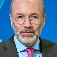 EVP-Chef Manfred Weber betont gerne seine Verbundenheit mit Bayern. Doch ausgerechnet aus seiner eigenen Partei CSU gibt es nun ungewohnt klare Kritik an der Arbeit des Vorsitzenden der EVP-Fraktion im Europäischen Parlament. (Archivbild) (Foto: Malin Wunderlich/dpa)