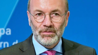 EVP-Chef Manfred Weber betont gerne seine Verbundenheit mit Bayern. Doch ausgerechnet aus seiner eigenen Partei CSU gibt es nun ungewohnt klare Kritik an der Arbeit des Vorsitzenden der EVP-Fraktion im Europäischen Parlament. (Archivbild) (Foto: Malin Wunderlich/dpa)