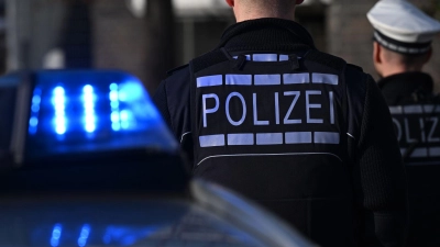 Auf der A9 ist ein Lastwagen verunglückt. (Symbolbild) (Foto: Bernd Weißbrod/dpa)