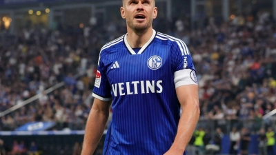 Schalke-Stürmer Simon Terodde beendet nach dieser Saison seine Karriere. (Foto: Christian Charisius/dpa)