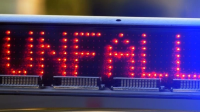 Für die Bergung der Fahrzeuge wurde die Bundesstraße gesperrt. (Symbolbild) (Foto: Stefan Puchner/dpa)