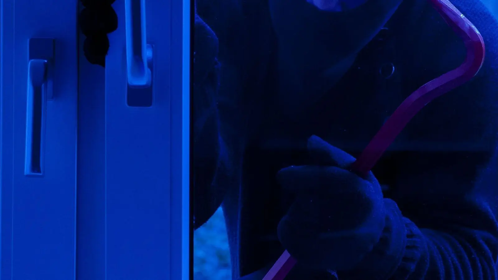 Die Polizei warnt vor Dämmerungseinbrüchen. (Symbolbild: Kai Remmers/dpa)