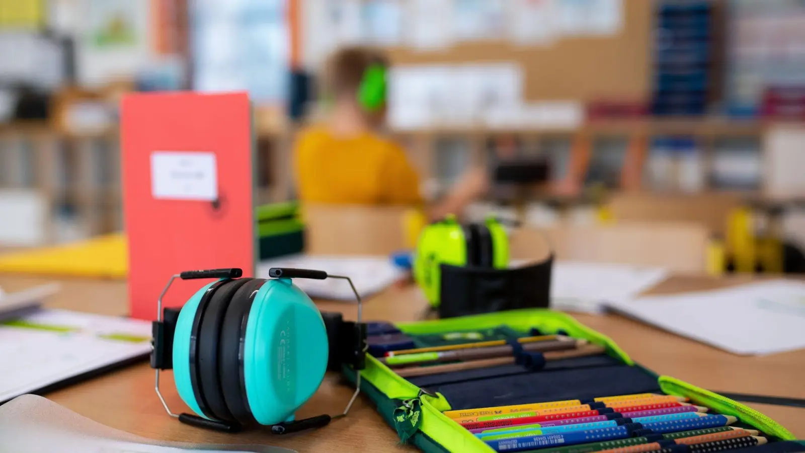 Bayerns Schulen weisen seit Jahren auf den Lehrermangel hin. (Symbolbild) (Foto: Sven Hoppe/dpa)