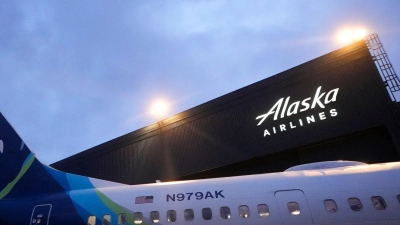 Eine Boeing 737-9 Max von Alaska Airlines wartet auf die Inspektion. (Foto: Lindsey Wasson/AP)