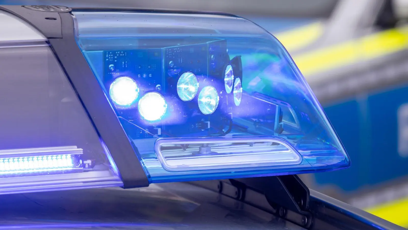 Wer Hinweise hat, kann sich bei jeder Polizeidienstelle melden. (Symbolbild) (Foto: Daniel Karmann/dpa)