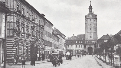 Im Hotel Zirkel (links) in der Maximilianstraße kommen Anfang Juni 1924 die Schachspieler aus Ansbach zusammen, um sich mit dem Blindspiel-Großmeister Richard Reti zu messen. (Repro: Alexander Biernoth)