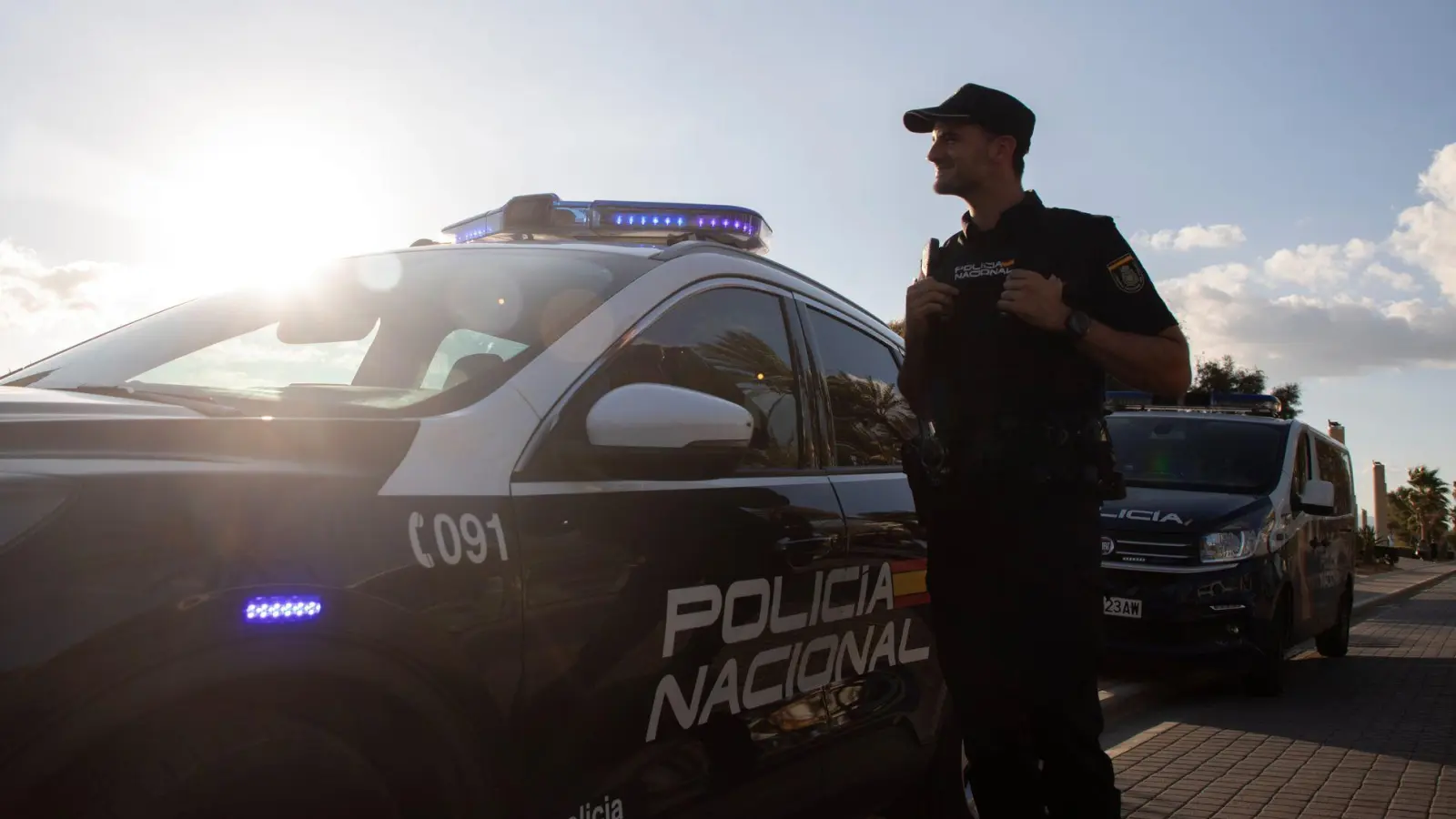 Ein deutscher Urlauber hat im Drogenrausch einen LKW auf Mallorca geklaut und ist damit auf Irrfahrt gegangen. (Archivbild) (Foto: Clara Margais/dpa)