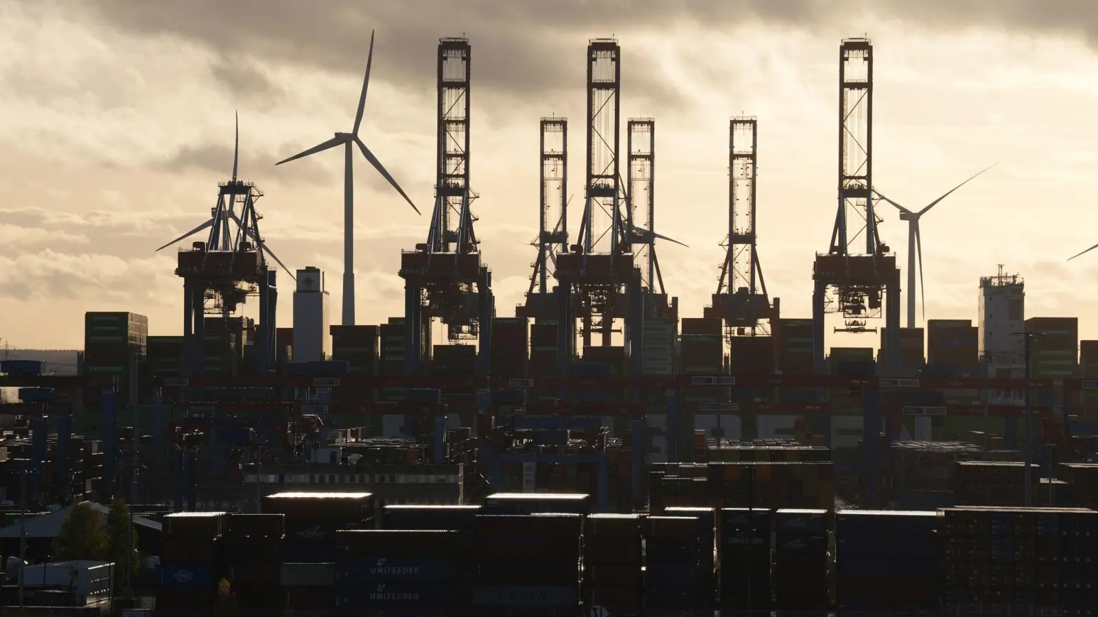 Aufschwung vertagt: Hoffnungsschimmer am Horizont für die deutsche Wirtschaft? (Archivbild) (Foto: Marcus Brandt/dpa)