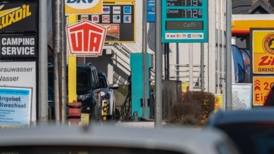In Luxemburg sind Benzin und Diesel etwas günstiger als in Deutschland. (Foto: Harald Tittel/dpa)