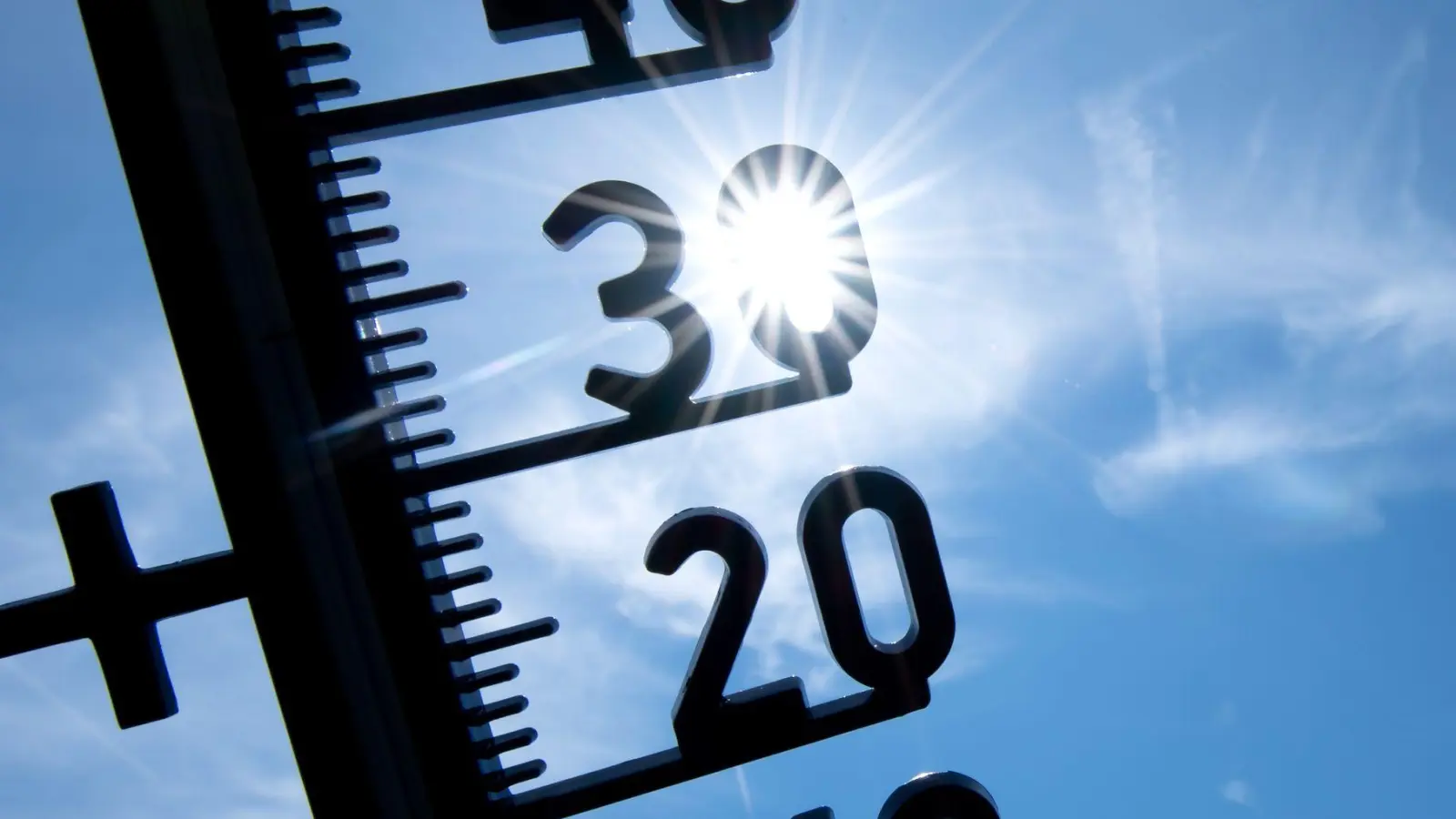 Die hohen Temperaturen in Bayern reißen nicht ab. (Symbolbild) (Foto: Sven Hoppe/dpa)