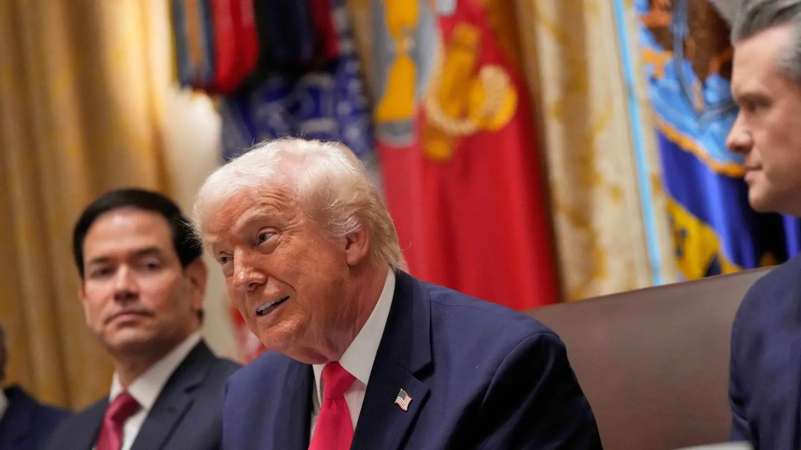 Trump sagt, nicht nur Venezuela könne angegriffen werden. (Foto: Julia Demaree Nikhinson/AP/dpa)