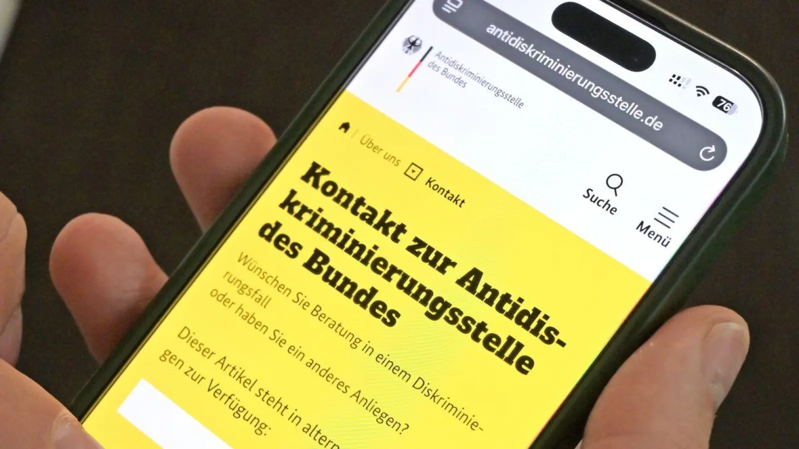 Wer sich zum Beispiel bei der Arbeit, in Geschäften oder auf Wohnungssuche benachteiligt fühlt, kann sich an die Antidiskriminierungsstelle wenden. (Symbolbild) (Foto: Malin Wunderlich/dpa)