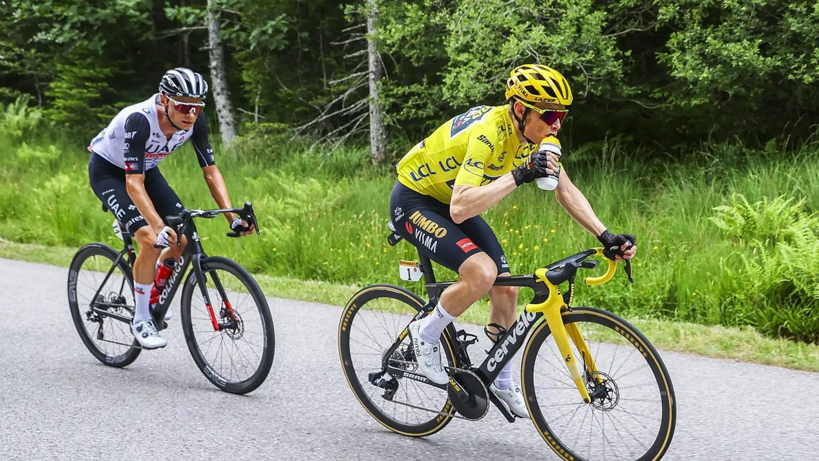 Der Däne Jonas Vingegaard geht im Gelben Trikot in die letzte Etappe der Tour. (Foto: David Pintens/Belga/dpa)