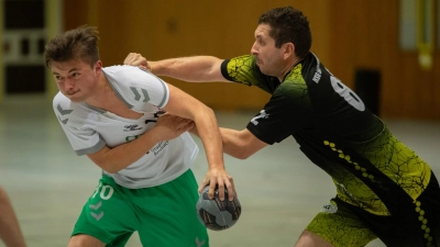 Trotz der vielen Tore von Jannis Leithner (links) steht die HG Ansbach auf dem letzten Tabellenplatz. (Foto: Markus Zahn)