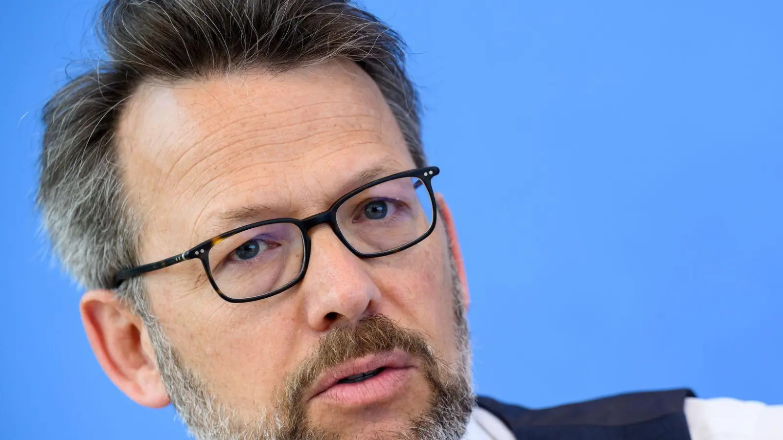 Sieht noch viele offene Fragen bis zur Entscheidung über den Olympia-Bewerber: DOSB-Vorstandschef Otto Fricke. (Foto: Bernd von Jutrczenka/dpa)