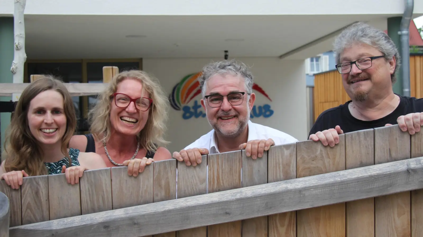 Freuen sich auf die erste Babysegnung in Bad Windsheim: Dekanatskantorin Anne Barkowski, Pfarrerin Heidi Wolfsgruber, Dekan Jörg Dittmar und Pfarrer Hellmut Spaeth (von links). (Foto: Johanna Schilder)