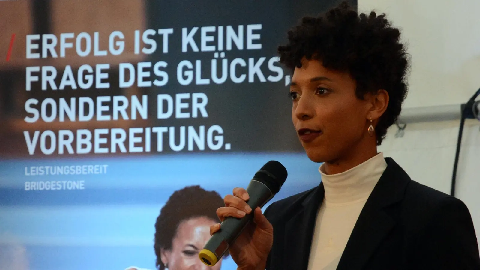 Gut vorbereitet: Weltmeisterin und Olympiasiegerin Malaika Mihambo bei ihrem souverän absolvierten Auftritt in Ansbach. (Foto: Alexander Keck)