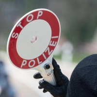 Die Fahrt eines JUngen mit einem frisierten Fahrrad beendete die Polizei in Sachsen bei Ansbach.  (Symbolbild: Marijan Murat/dpa)