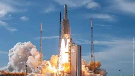 Eine Rakete des Typs Ariane 5 startet im französischen Kourou. (Foto: ESA/ZUMA Wire/dpa)