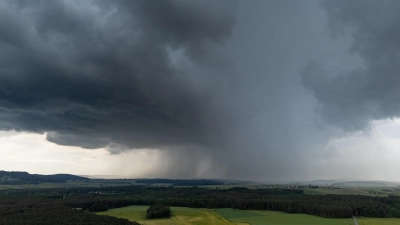 Solche Gewitterwolken zogen am Sonntag über Westmittelfranken hinweg. (Foto: NEWS5 / Lars Haubner)