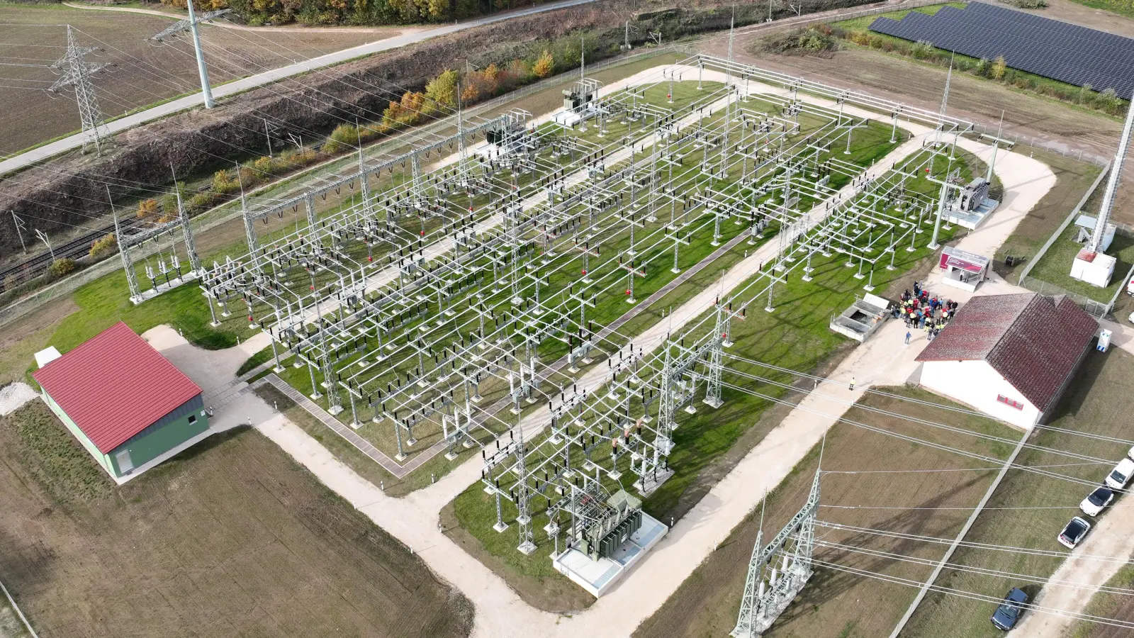 In direkter Nachbarschaft zum Umspannwerk im Ansbacher Ortsteil Winterschneidbach soll der neue Großbatteriespeicher entstehen.  (Foto:  N-ergie/Nils Werner)