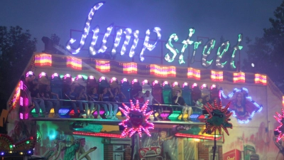 Festplatzbetrieb mit verschiedenen Fahrgeschäften für Klein und Groß. (Foto: Hans-Bernd Glanz)