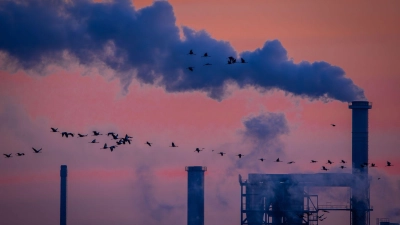 Die deutsche Industrie hat im Juli überraschend viele Aufträge bekommen (Archivbild) (Foto: Jens Büttner/dpa)