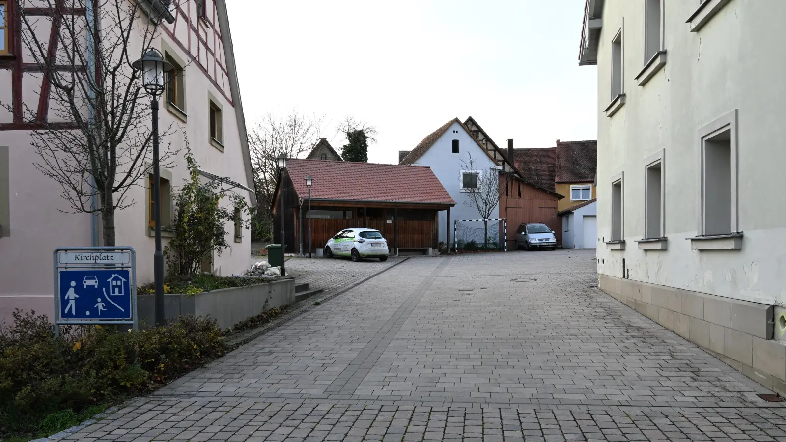 Einen großen Mehrwert sieht der Gemeinderat in einer „Planungswerkstatt“, hier gehe es darum, den Kirchplatz in das Rathausumfeld einzubinden. (Foto: Peter Pickel)