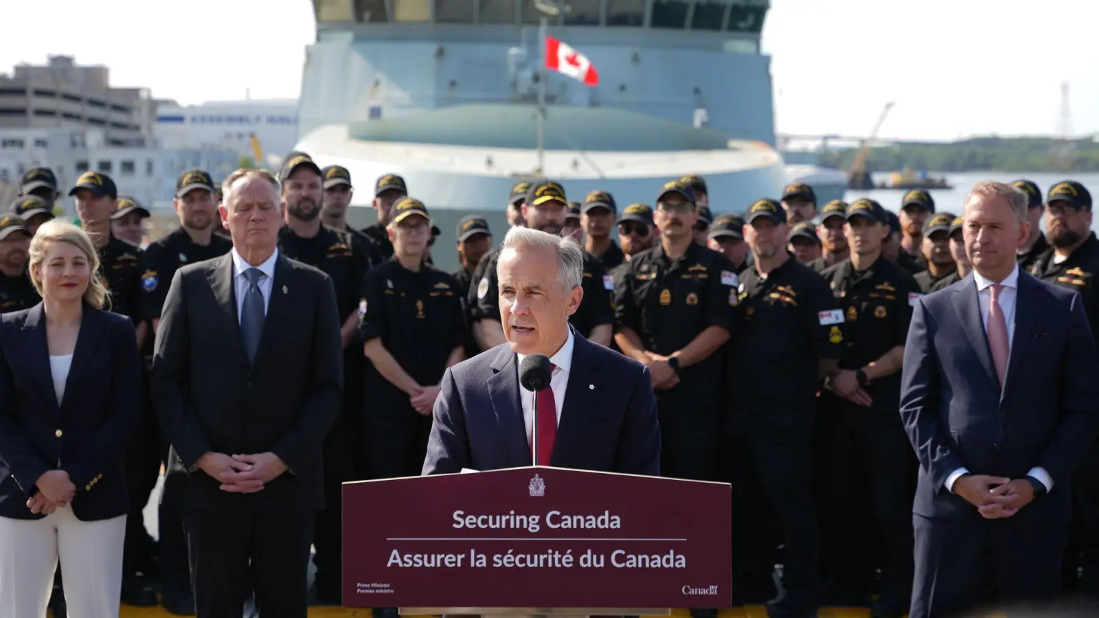 Kanadas Premier Carney verkündete die Entscheidung auf einer Militärbasis in Halifax.  (Foto: Darren Calabrese/The Canadian Press via AP/dpa)
