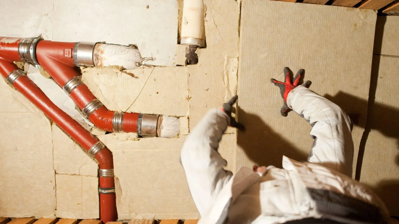 Heizkosten sparen: Die Dämmung der Kellerdecke ist eine kostengünstige Maßnahme. (Foto: Klaus-Dietmar Gabbert/dpa-tmn)