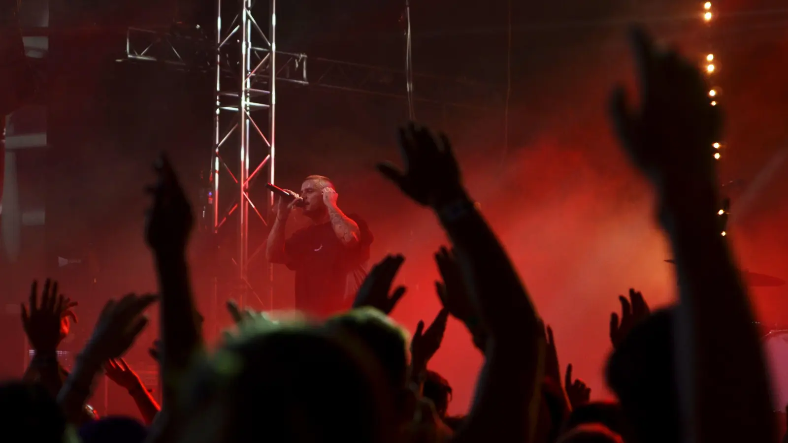 Die Vorfreude bei Fans ist groß, wenn im Juni das große Rap- und Hip-Hop-Festival (hier im Jahr 2023) in Geiselwind startet. (Archivbild: Johannes Hirschlach)