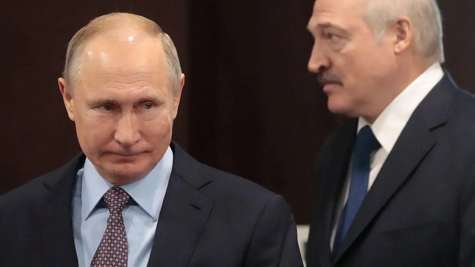 Kremlchef Wladimir Putin (r) und der belarussische Machthaber Alexander Lukashenko. (Foto: Sergei Chirikov/POOL EPA/AP/dpa)