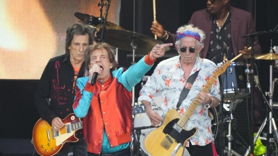 Ron Wood (l-r), Mick Jagger und Keith Richards im August 2022 auf der Berliner Waldbühne. (Foto: Soeren Stache/dpa)