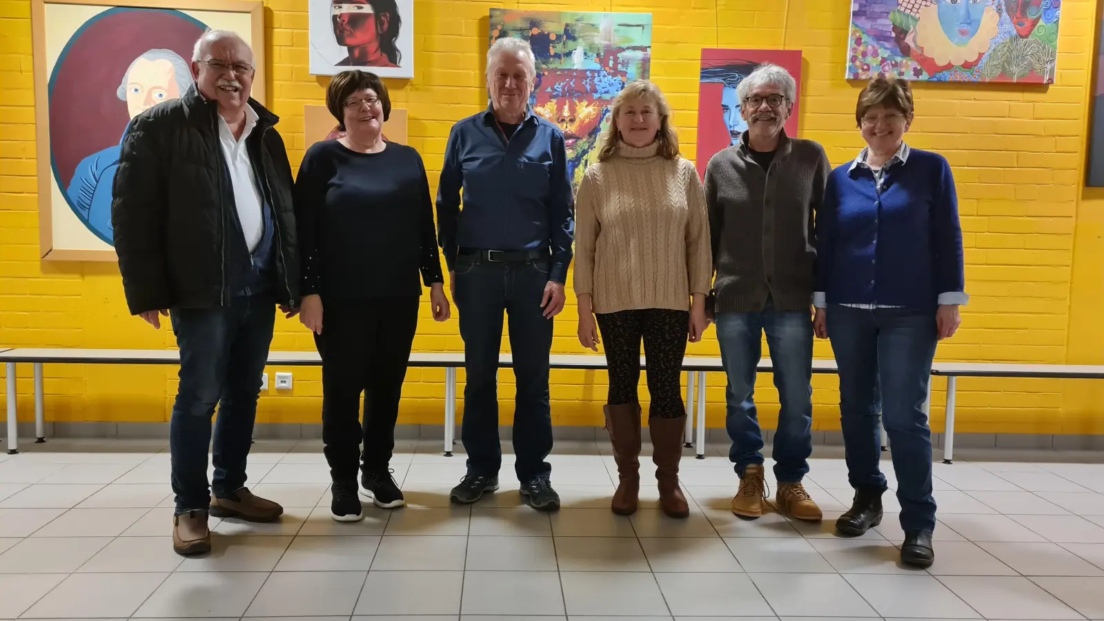 Dem Förderverein des Neustädter Gymnasiums gehören nach der Wahl Norbert Fischer, Ursula Düll, Friedrich Trabert, Rosemarie Neuner-Ramming, Reinhold Schultheiß und Betty Rabl (von links) an. (Foto: Norbert Zips)