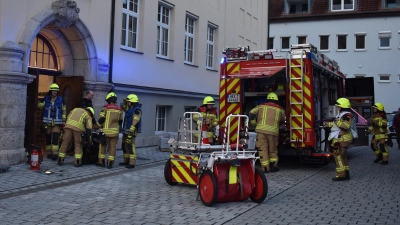 Die Neustädter Feuerwehr musste am späten Montagnachmittag zur Grundschule „Neues Schloss” ausrücken. Dort war es in einer Toilette zu einer Rauchentwicklung gekommen. (Foto: Ute Niephaus)