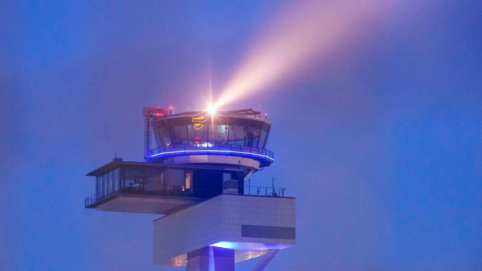 Die Maschine landete etwa eine halbe Stunde nach dem Start wieder in Frankfurt. (Archivfoto) (Foto: Andreas Arnold/dpa)