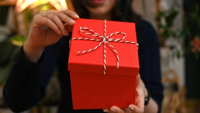 Ich schenk’ mir was: neuer Geschenke-Trend zum Fest (Foto: Elisa Schu/dpa)