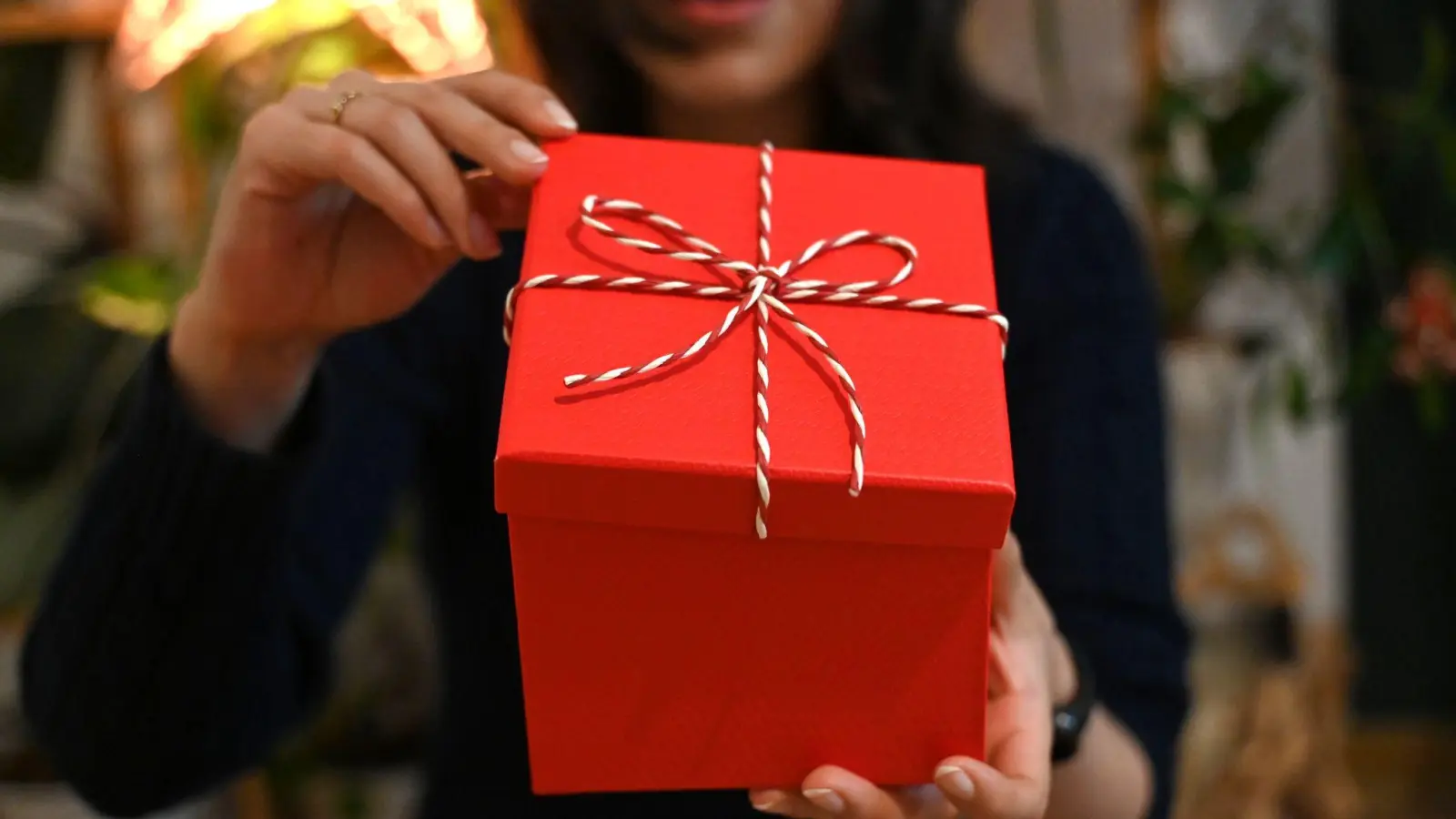 Ich schenk’ mir was: neuer Geschenke-Trend zum Fest (Foto: Elisa Schu/dpa)