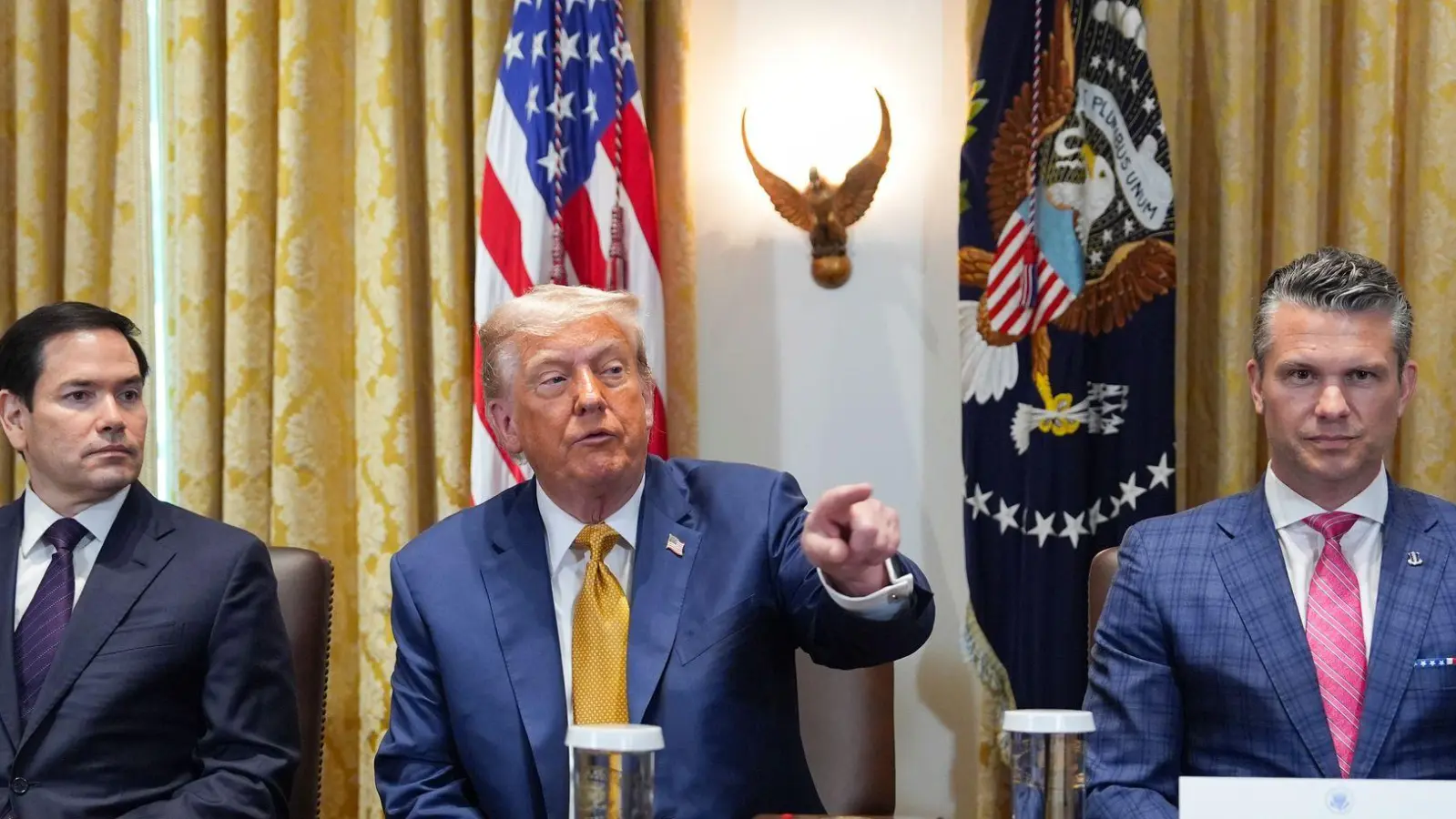 US-Außenminister Marco Rubio, US-Präsident Donald Trump und US-Verteidigungsminister Pete Hegseth (Foto: Evan Vucci/AP/dpa)