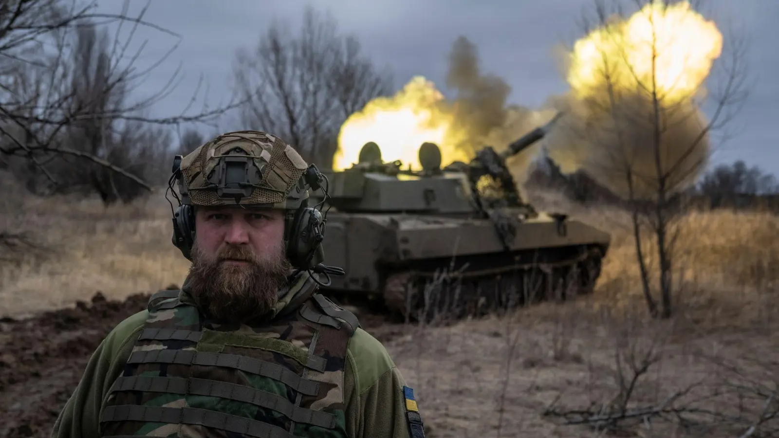 Ein ukrainisches Artilleriefahrzeug an der Frontlinie in der Region Donezk. (Foto: Iryna Rybakova/AP)