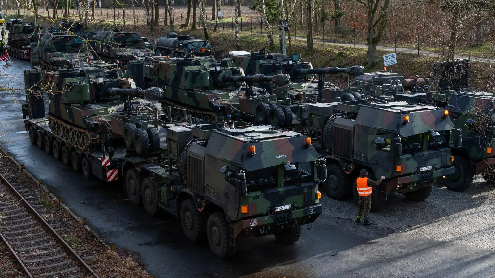 Die europäischen Staaten rüsten auf und üben für den Ernstfall.  (Foto: Philipp Schulze/dpa)