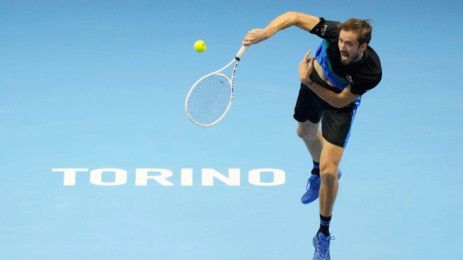 Daniil Medwedew musste sich gegen Wimbledon-Sieger Carlos Alcaraz geschlagen geben. (Foto: Antonio Calanni/AP/dpa)