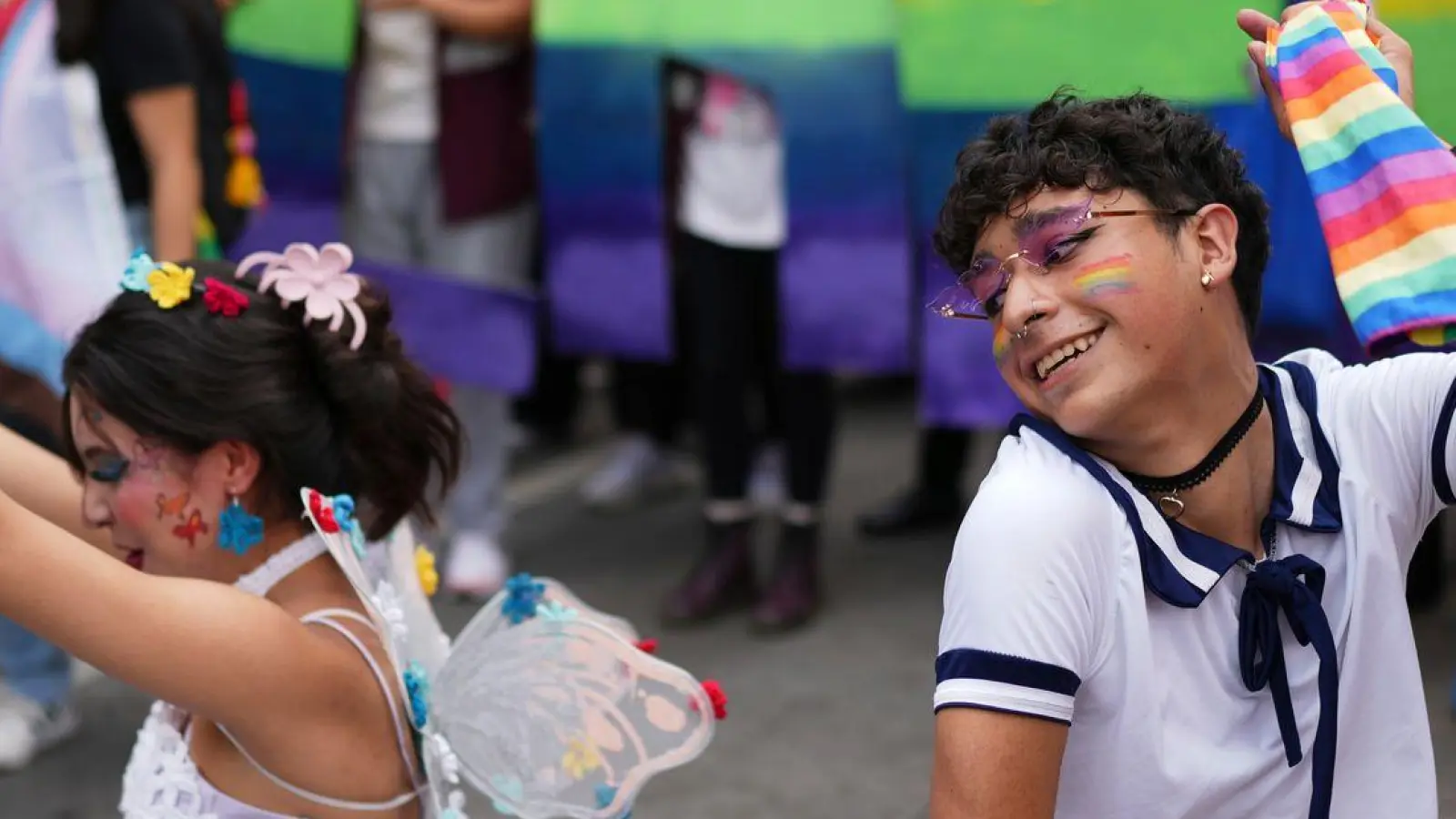Rekordbeteiligung in Mexiko-Stadt: Hunderttausende zogen durch die Straßen. (Foto: Eduardo Verdugo/AP/dpa)