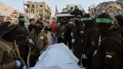 Die übergebene Leiche ist als die eines vermissten Thailänders identifiziert worden. (Archivbild) (Foto: Jehad Alshrafi/AP/dpa)