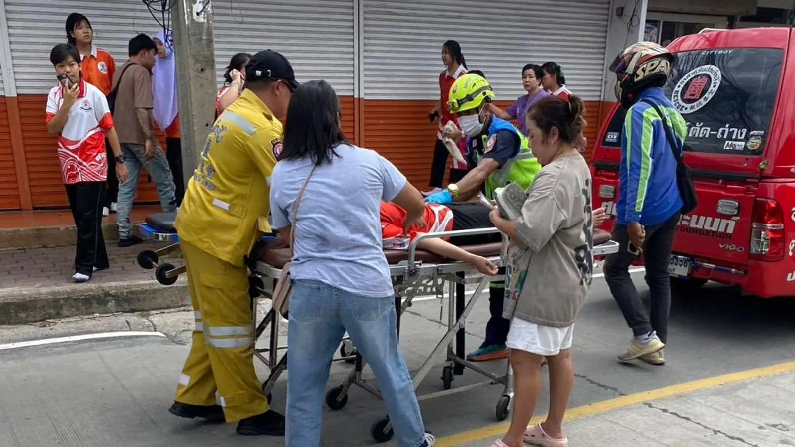 Mehr als ein Dutzend Menschen wurden verletzt. (Foto: Uncredited/Por Tek Tueng Nonthaburi/AP/dpa)