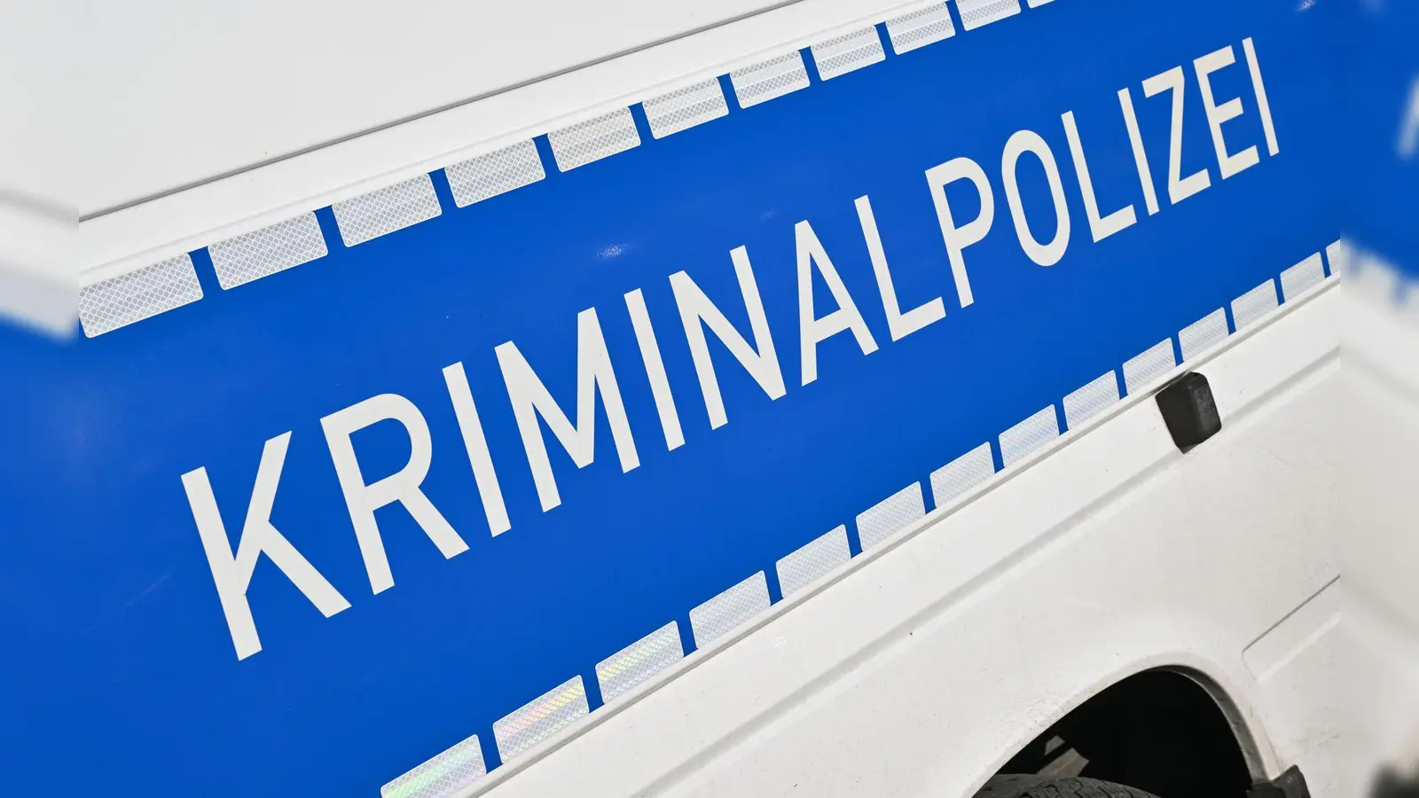 In einem unbewohnten Haus werden die Ermittler in Regensburg fündig. (Symbolbild) (Foto: Patrick Pleul/dpa)